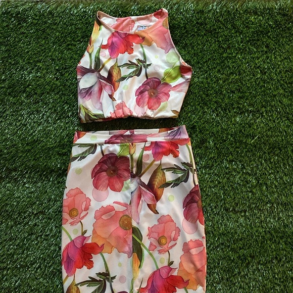 Carol Ginter. Set of two pieces.  Flower pattern. Good quality exclusive design - Picture 9 of 12